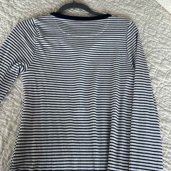 Faherty Women’s Henley size L - Picture 5 of 5